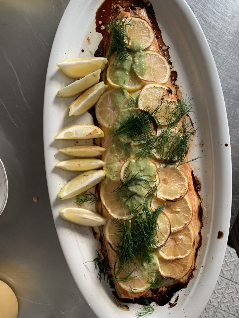 Gegrillter Lachs vom Buffet – derNest Berlin-Spandau